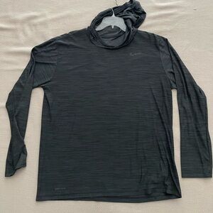 Nike Hooded Long Sleeve - Lightweight Men’s XL